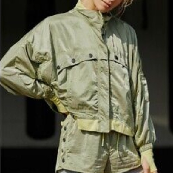 Free People Movement Olive Green &Yellow Reversible Windbreaker Opal Jacket SzXS - Picture 7 of 16